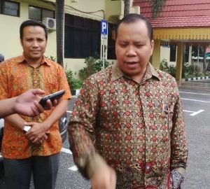 Diantar Mobil Mewah, Bupati Kepulauan Meranti Irwan Nasir Jalani Pemeriksaan di Kejati Riau Terkait Kasus Pengadaan Lahan Pelabuhan Dorak