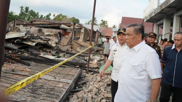 Duka Para Korban Kebakaran di Rohul Sedikit Terobati Tatkala Penjabat Gubernur Riau dan Bupati Hadir di Hadapan Mereka