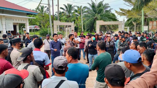 Masuk Bulan ke-2 Gaji belum Dibayar, Karyawan PT Meskom Agro Sarimas di Bengkalis Lakukan Aksi