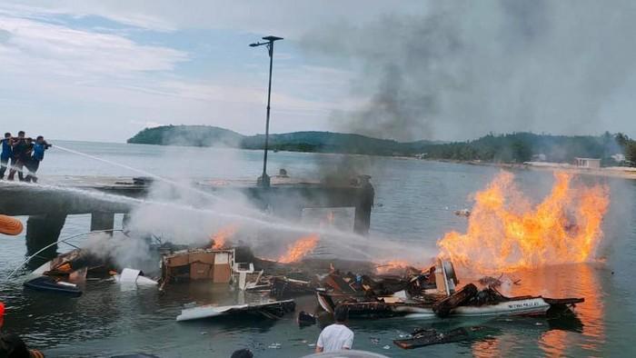 <b>Insiden Kapal <i>Speedboat</i> Meledak, Basarnas: Korban Meninggal Dunia Enam Orang, Termasuk Calon Gubernur Benny Laos</b>