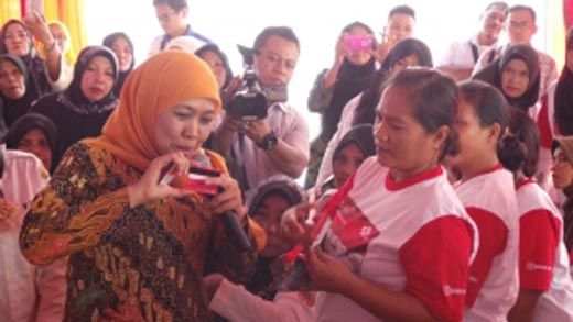Babat Praktik Rentenir, Mensos Resmikan <i>e-Warung</i> Gotong Royong di Pekanbaru