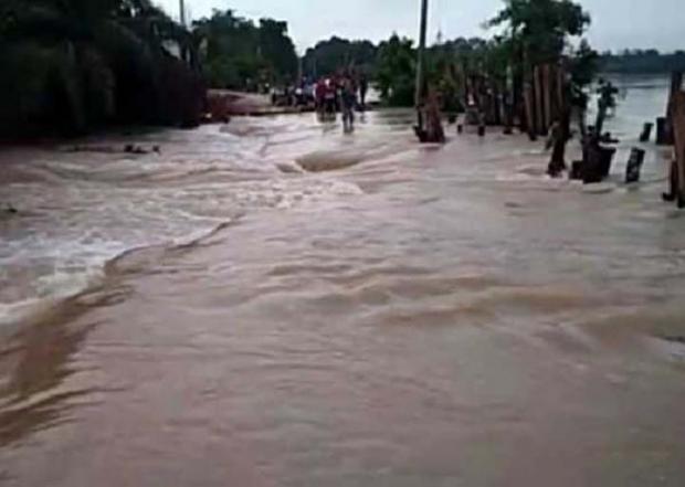 Ganasnya Banjir di Indragiri Hulu; Setelah Ruas Jalan Desa Kampung Pulau, Banjir Juga Lumpuhkan Akses Jalan Peranap