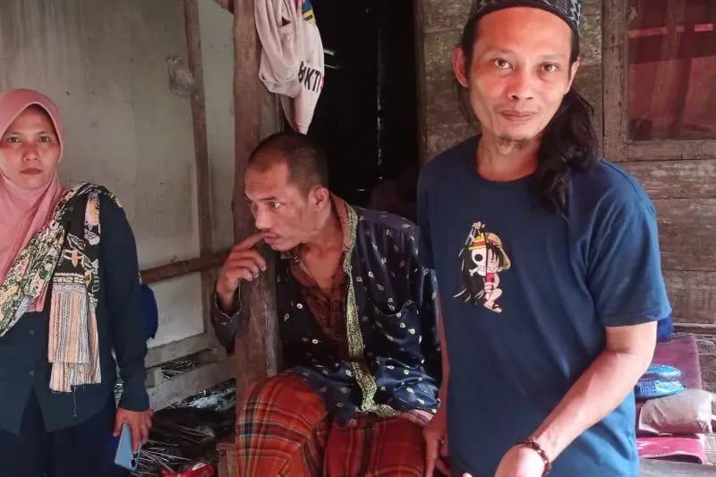 Usai Bekerja sebagai Buruh Penghijauan Perkebunan di Riau, Satu Keluarga Ini Mendadak Lumpuh Permanen