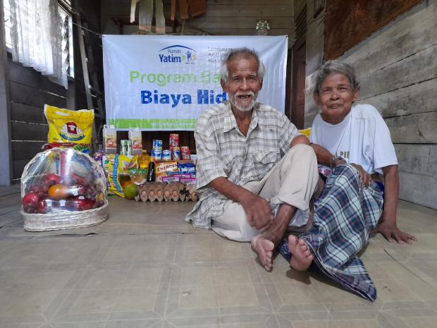 Kakek 87 Tahun yang Masih Bekerja sebagai Pedagang Asongan di Pekanbaru Kaget Ada Donatur tak Dikenal yang Memberinya Bantuan