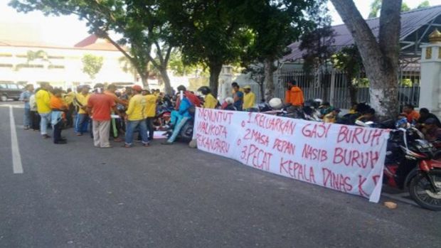 BREAKING NEWS: Buruh Sampah Kembali Demo ke Kantor Wali Kota Pekanbaru dan Berencana ”Menginap”