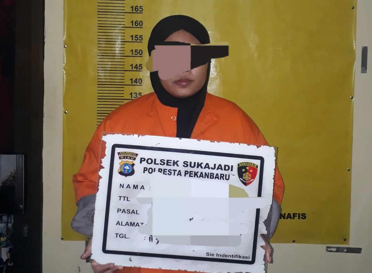 <b>Diduga Gelapkan Uang Yayasan dan Sebagian Beli iPhone, Wanita di Pekanbaru Ini Ditangkap</b>