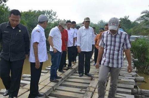 Kenyataan Pahit Warga Kabupaten Kampar yang Tinggal di Perbatasan dengan Kota Pekanbaru; Jembatan Rusak pun Tak Terperbaiki