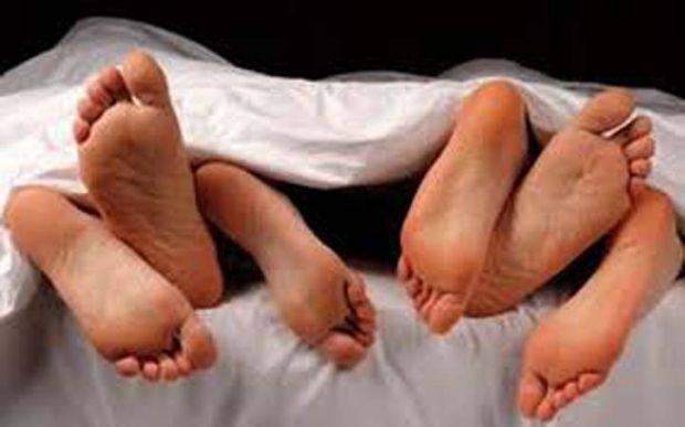 Pasangan Suami Istri Bisnis Seks Tukar Pasangan, Tarifnya Rp800 Ribu Sekali Kencan