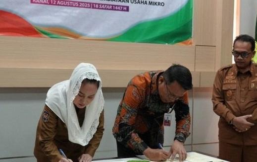 <b>Bupati Natuna Teken MoU dengan Bank Riau Kepri Syariah untuk Modal UMKM Bersubsidi</b>
