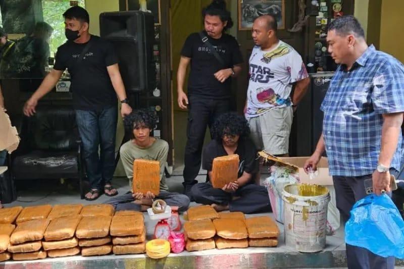 <b>63 kilogram ganja kering diamankan di Kampus UIN Suska</b>
