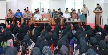 antusiasnya-mahasiswa-baru-universitas-muhammadiyah-riau-menyimak-materi-dari-amien-rais-dan-danrem