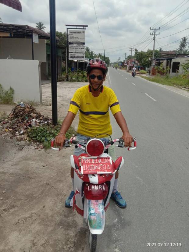 Mengaku Penjelajah Indonesia Bersepeda, Pria dari Sumut Ini Sebut Banyak Warga Riau Memberinya Uang saat Swafoto