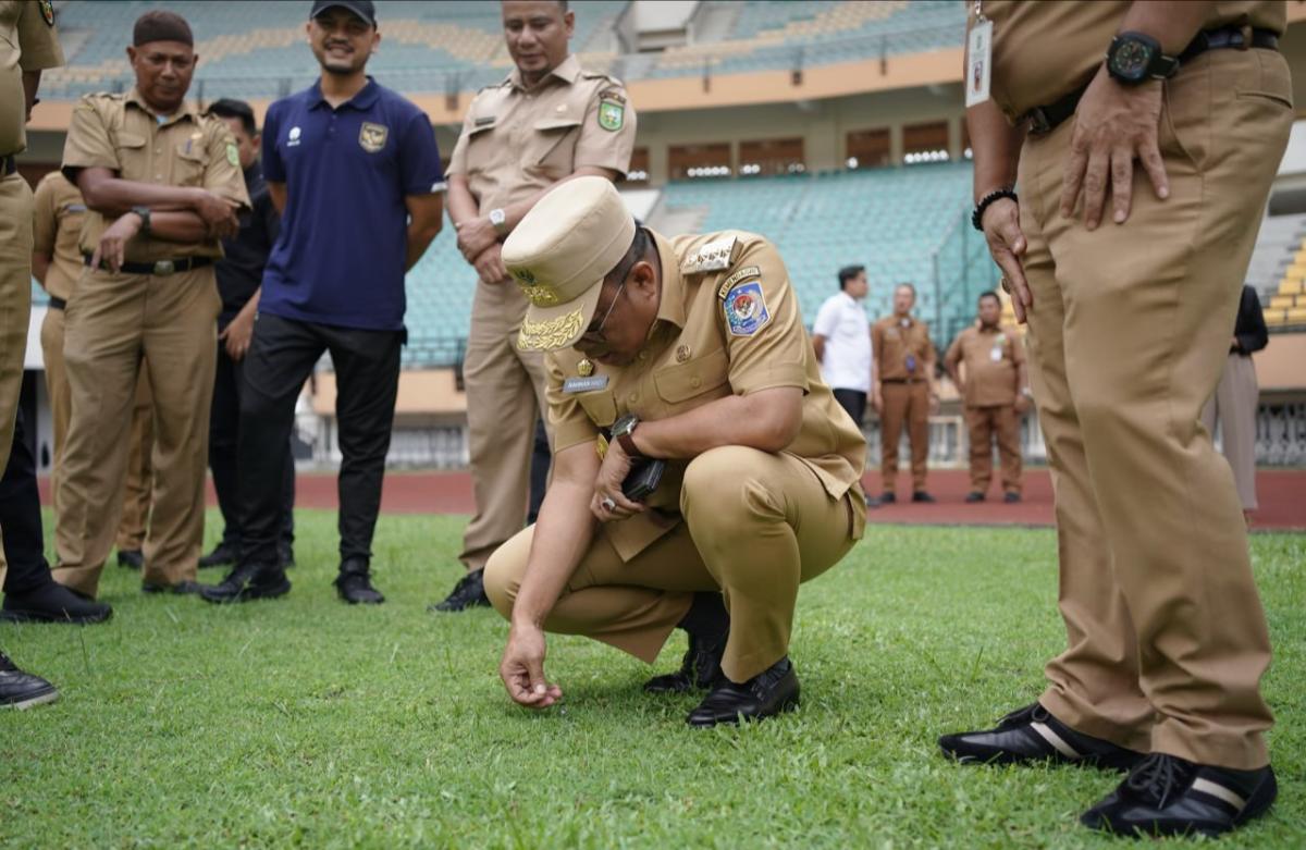 <b>Pastikan Terpelihara Baik, Pj Gubernur Tinjau Langsung Stadion Utama Riau dan Sekaligus Cek Kondisi Beberapa Fasilitas Pendukung</b>