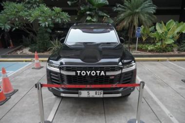 bdiduga-dipakai-untuk-pengumpulan-uang-korupsi-kpk-sita-mobil-land-cruiser-milik-tersangka-kasus