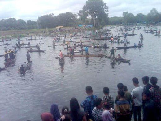 Mengenal <i>Maawuo</i>, Tradisi Menangkap Ikan Khas Warga Sekitar Danau Bokuok di Kampar