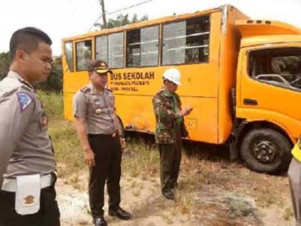 Bus Sekolah Berpenumpang Belasan Pelajar Terbalik di Jalan Lintas Bangkinang-Petapahan, Sejumlah Luka-luka