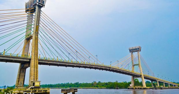 Siang Bolong, ABG Ini Nekat Mesum di Bawah Jembatan Siak, Ditangkap Satpol PP
