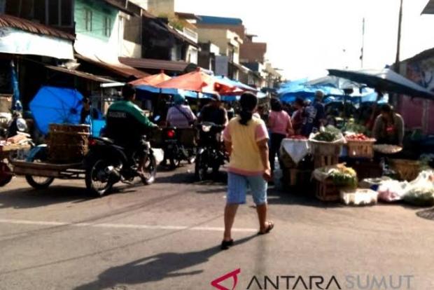 Ganggu Hak Pengguna Jalan, Pemkot Pematangsiantar Diminta Tertibkan Pedagang Liar Kawasan Pasar Parluasan