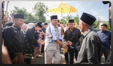 bdiawali-pawai-budaya-bupati-suhardiman-amby-buka-pacu-jalur-inumanb