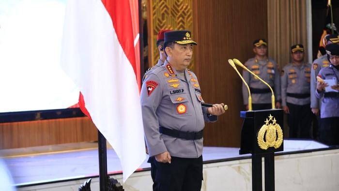 <b>Kapolri Pimpin Kenaikan Pangkat Enam Brigjen Menjadi Irjen dan Sepuluh Kombes Menjadi Brigjen, Berikut Ini Daftarnya</b>