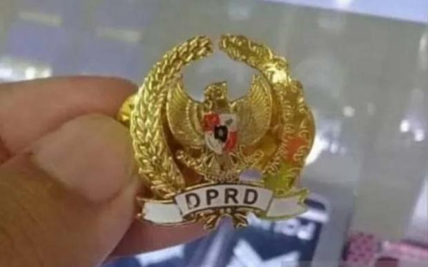 Ucapkan Sumpah Janji pada 16 September, 40 Anggota DPRD Siak Dapat Pin Emas Rp190 Juta Lebih