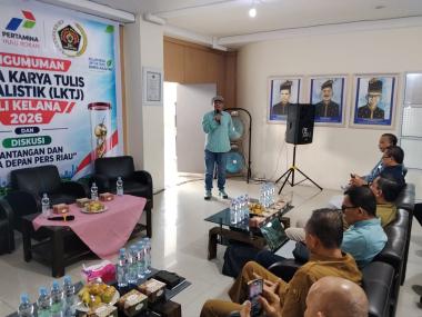 bketua-pwi-riau-munculnya-oknum-mengakungaku-wartawan-jadi-tantangan-pers-profesionalb