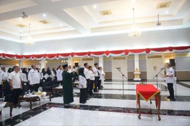gubri-lantik-pppk-tenaga-teknis-dan-guru-di-lingkup-pemprov-riau