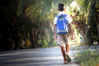 bsandal-anak-nelayan-dari-keluarga-tak-mampu-di-rokan-hilir-dipotong-guru-sebagai-bentuk-teguranb