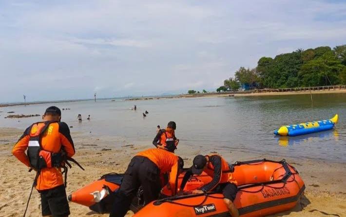 <b>Tujuh Pemancing Terseret Gelombang Pasang Air Laut, Satu Meninggal dan Satu Hilang</b>