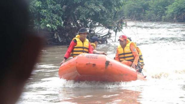 Tim SAR Lanjutkan Pencarian Dua Warga yang Hanyut di Sungai Rokan
