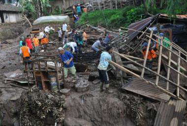 bakibat-banjir-dan-tanah-longsor-di-padangsidimpuan-sebanyak-495-rumah-warga-rusakb