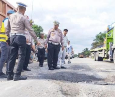 bpastikan-kesiapan-infrastruktur-jelang-mudik-lebaran-2025-tim-ditlantas-polda-riau-tinjau-jalan