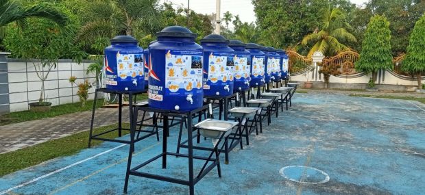 Perangi Corona, Partai Demokrat Siak Pasang Tempat Cuci Tangan di 15 Kecamatan