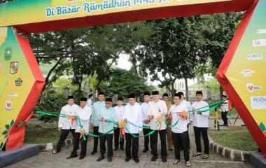 diresmikan-gubernur-riau-ihalal-fairi-brk-syariah-diikuti-30-pelaku-umkm