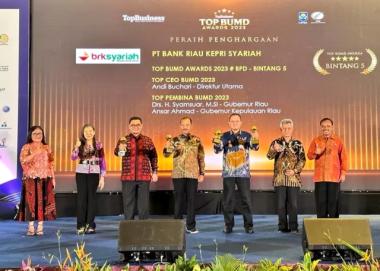 brk-syariah-borong-4-penghargaan-di-top-bumd-awards-2023