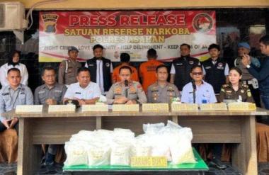 bpolres-asahan-berhasil-gagalkan-peredaran-20-kg-sabu-dan-40-ribu-butir-pil-ekstasib