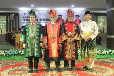 bdibalut-prosesi-adat-melayu-unilak-kukuhkan-tiga-guru-besarb