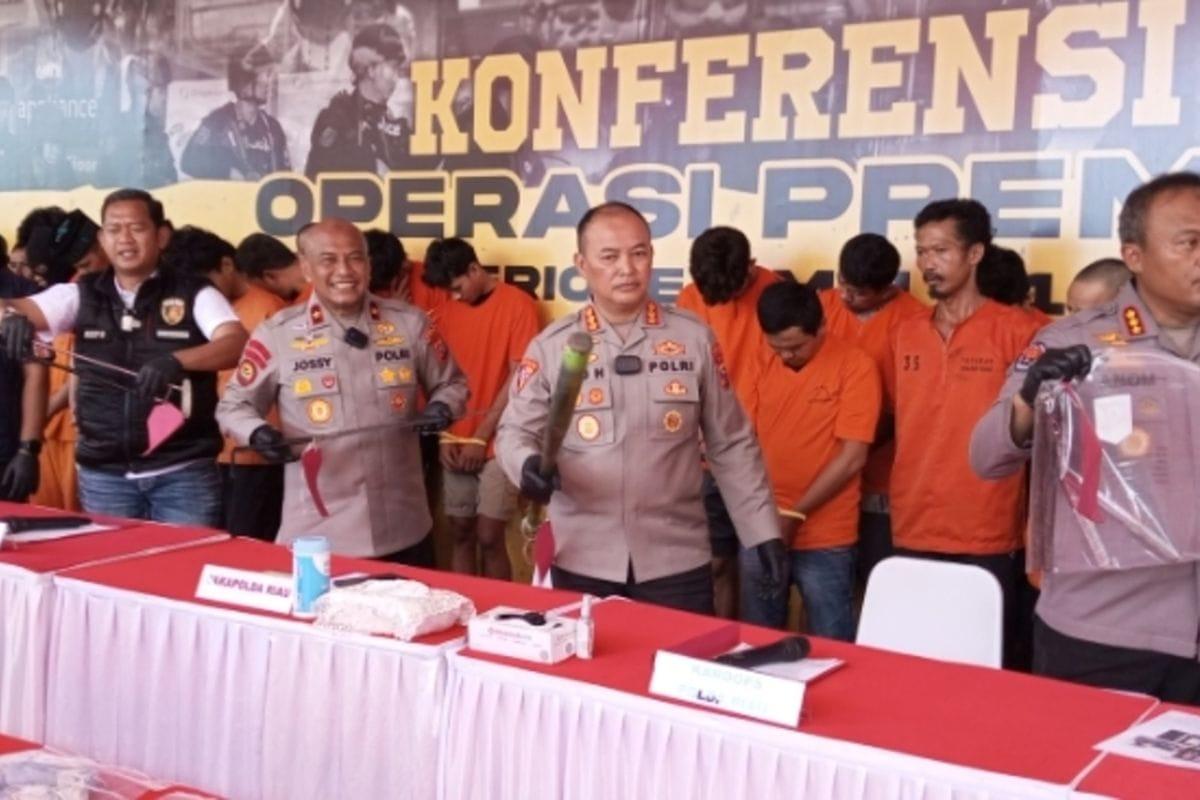 <b>Polisi Riau Tangkap 169 Preman, 13 di Antaranya Anak di Bawah Umur</b>