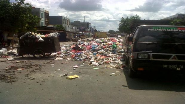 Wali Kota Pekanbaru Dr Firdaus MT Gagal Atasi Masalah Sampah, Gubernur Riau Akhirnya Turun Tangan dan Perintahkan Personel Satpol PP-Bina Marga Lakukan Pembersihan