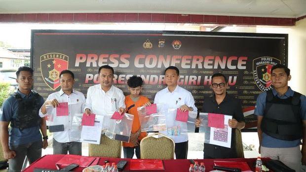 <b>Polisi Tangkap Pria di Indragiri Hulu Riau Terkait Kasus <i>Love Scimming</i>, Pelaku dan Korban Sempat Jalin Hubungan Asmara secara Daring</b>