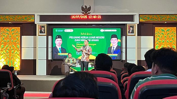 <b>Menteri P2MI Rayu Anak Muda Riau Bekerja di Luar Negeri: Pergi Migran, Pulang Jadi Juragan</b>