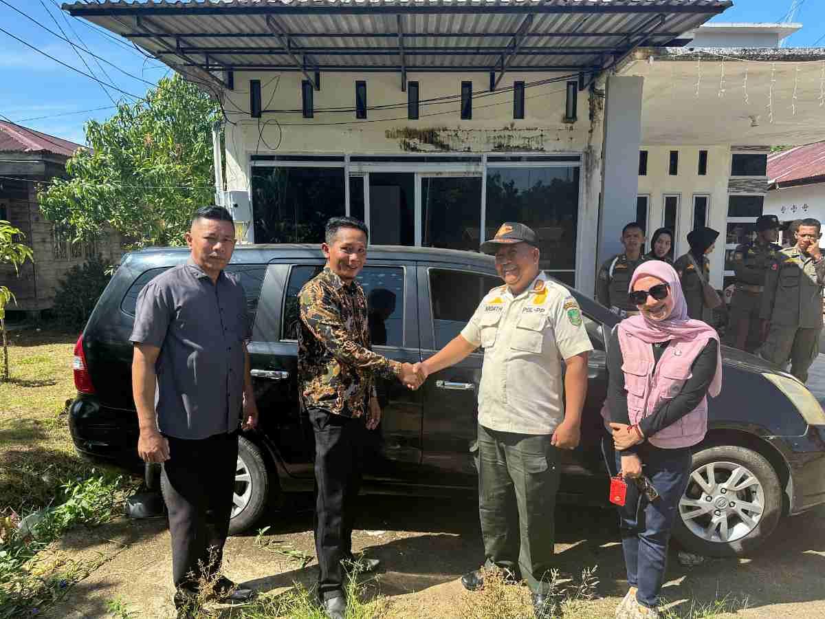 <b>8 Unit Kendaraan Dinas Aset Pemkab Kepulauan Meranti Dijemput Paksa Satpol PP</b>