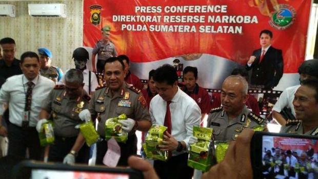 Naik Motor Menempuh Jarak 700 Km, Sindikat Narkoba dari Riau Antar 4 Kg Sabu ke Palembang