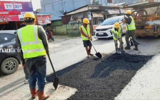 <b>Dinas PUPR Terus Gesa Perbaikan Jalan Rusak di Ibukota Provinsi Riau</b>