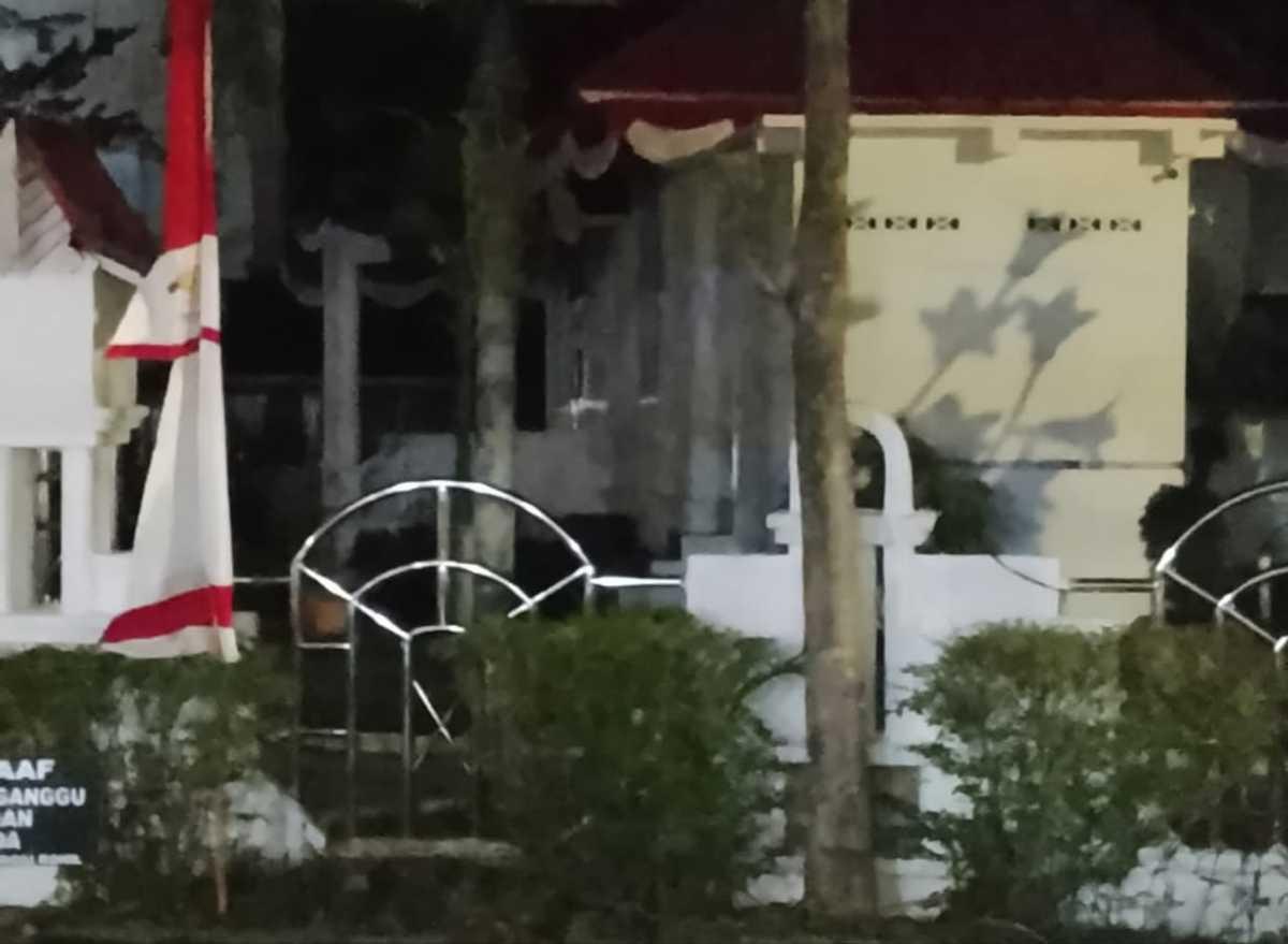 <b>Kantor BPKAD dan Mess Pemkab Rohil Gelap Gulita akibat Travo Meledak</b>