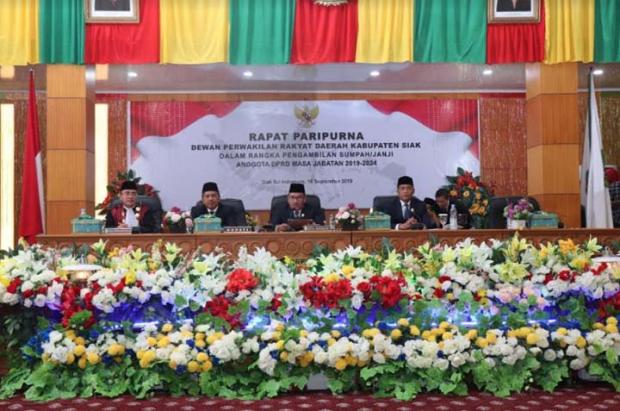 Didominasi Wajah Lama, 40 Anggota DPRD Siak 2019-2024 Ucapkan Sumpah Janji