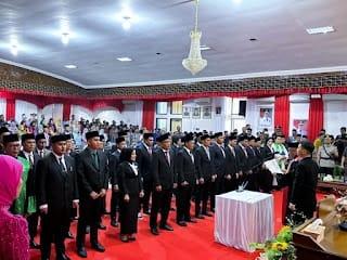 Bupati Suhardiman Amby Hadiri Pengucapan Sumpah Janji Anggota DPRD Kuansing 2024-2029