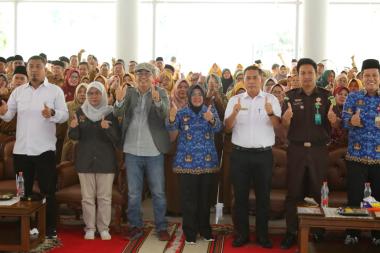 b300-kepsek-sd-smp-dapat-pelatihan-jurnalistik-tangkal-hoaks-bupati-siak-gunakan-hak-jawab-jika