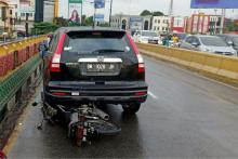 lima-mobil-mewah-terlibat-kecelakaan-beruntun-di-iflyoveri-sudirman-pekanbaru-karena-menghindari