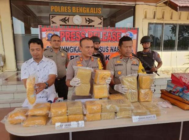 Polisi Amankan Sopir Pembawa 27 Kg Sabu di Pelabuhan Ro-Ro Bengkalis, Dijanjikan Upah Rp140 Juta